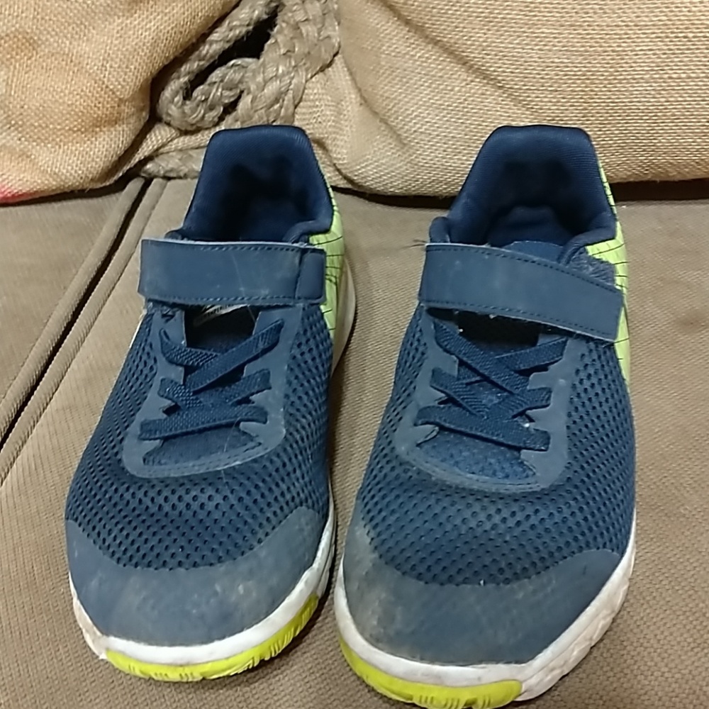 Nike Boys sneakers, navy/lime with velcro, 3Y